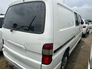 Toyota HiAce 2006 White