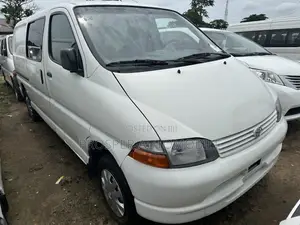 Toyota HiAce 2006 White