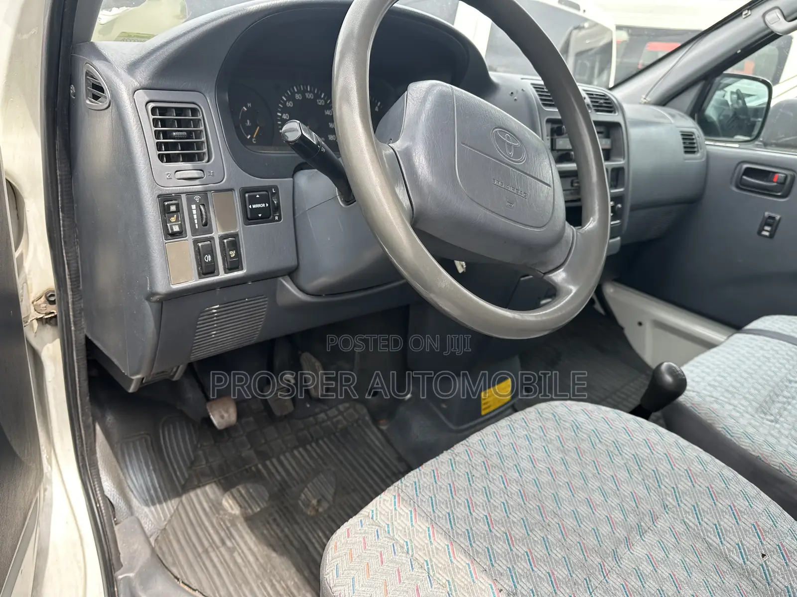 Toyota HiAce 2006 White
