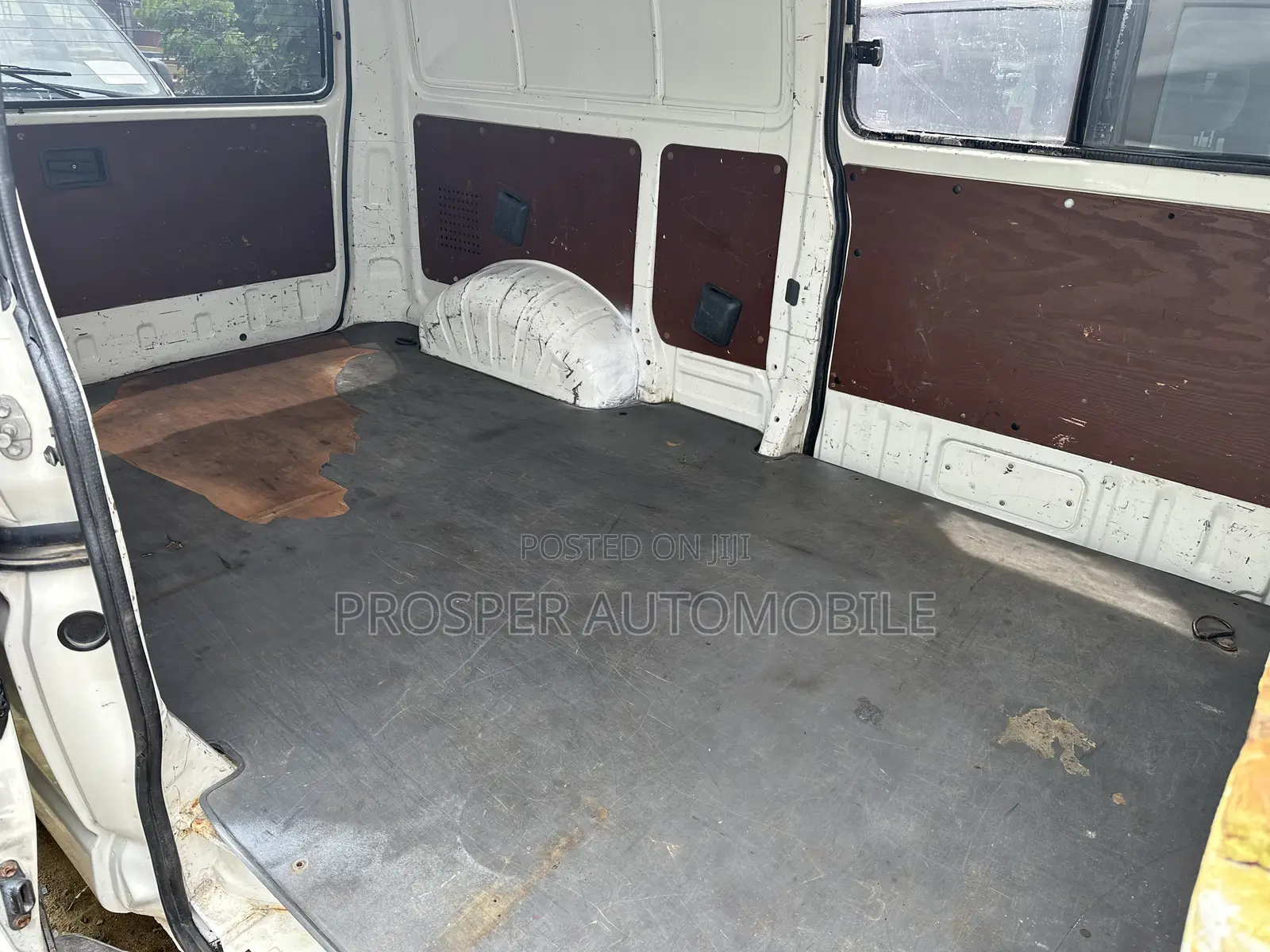 Toyota HiAce 2006 White