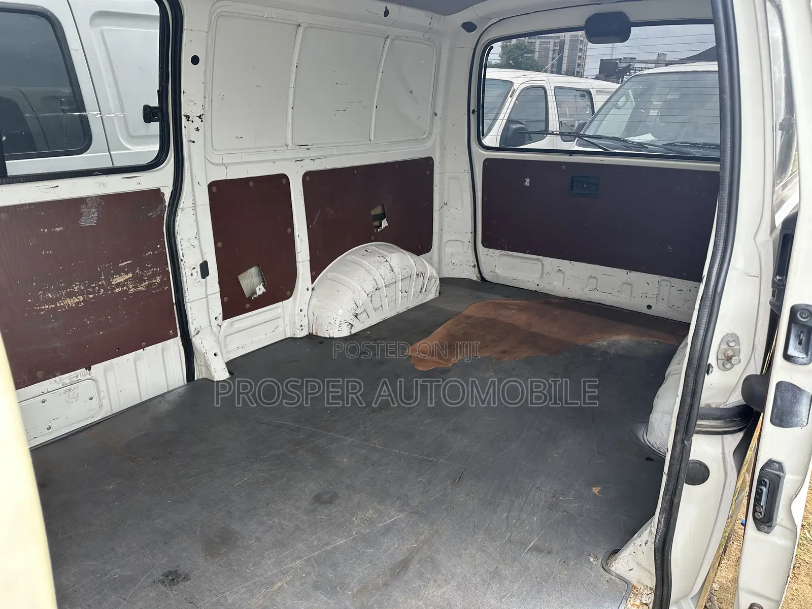 Toyota HiAce 2006 White