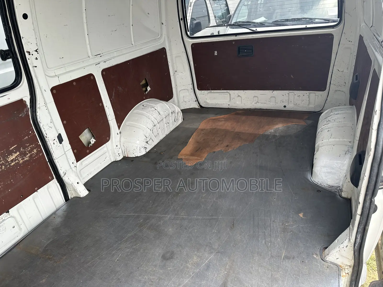 Toyota HiAce 2006 White