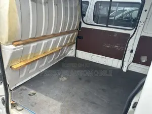 Toyota HiAce 2006 White