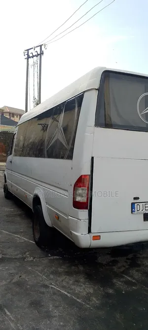 Mercedes-Benz Sprinter 2000 White