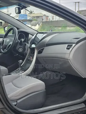 Hyundai Elantra Limited Sedan FWD (1.8L 4cyl 6A) 2013 Black