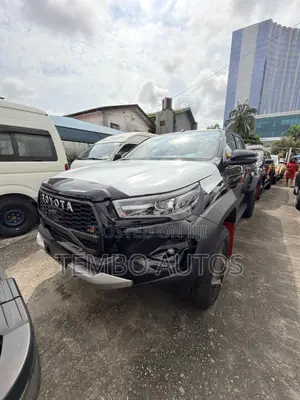New Toyota Hilux 2025 Black