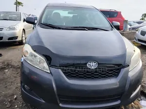 Toyota Matrix Hatchback FWD (1.8L 4cyl 5M) 2010 Gray