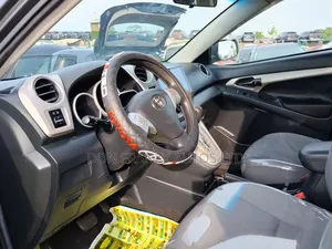 Toyota Matrix Hatchback FWD (1.8L 4cyl 5M) 2010 Gray