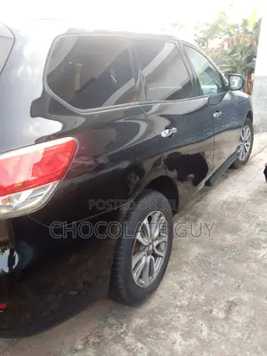 Nissan Pathfinder SV 4x4 2013 Black