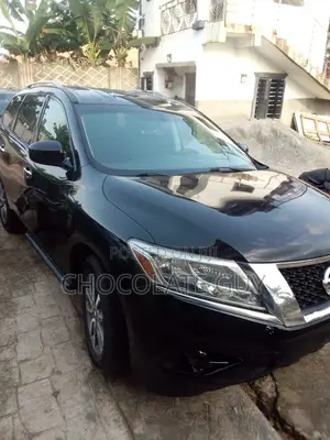 Nissan Pathfinder SV 4x4 2013 Black