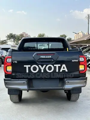New Toyota Hilux 2025 Black