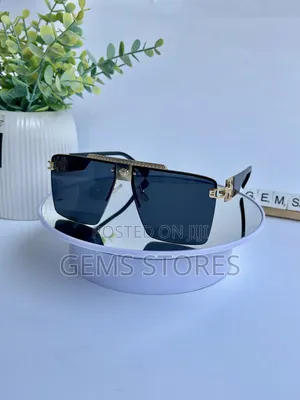 Luxurious Black Square Sunglasswith Gold Medusa Head Detail