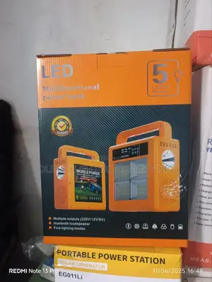 300 W Multifunction Solar Generator
