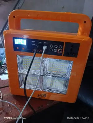 300 W Multifunction Solar Generator