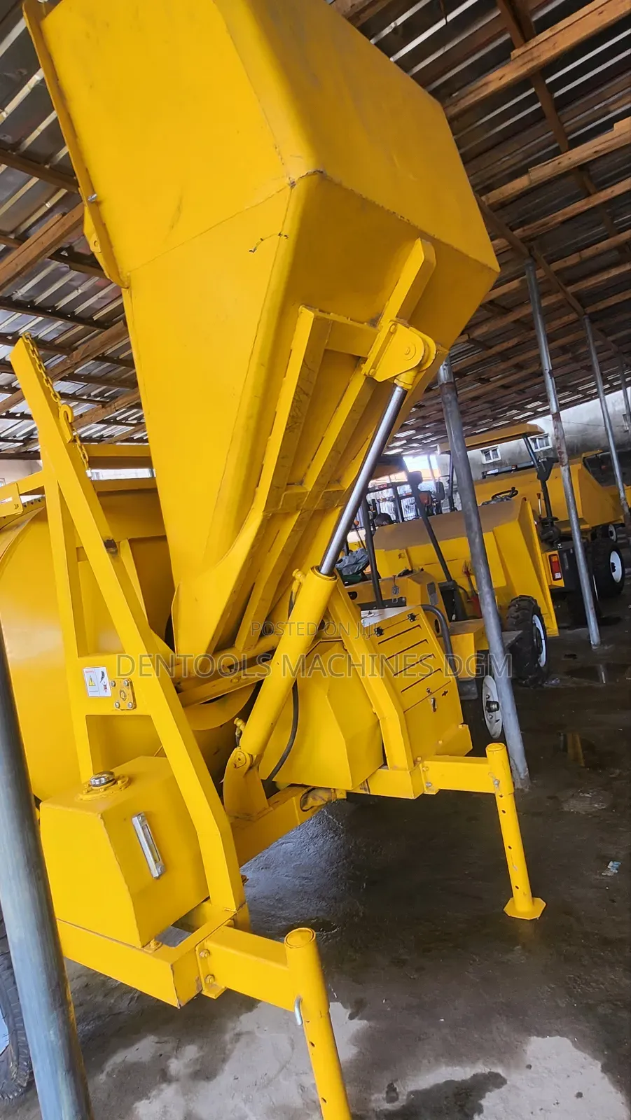 Self Loader Concrete Mixer