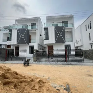 5bdrm Duplex in Chevron for sale