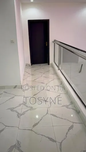 5bdrm Duplex in Oluyole for sale