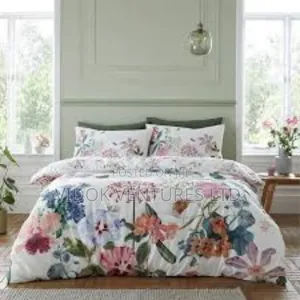 Duvet Set With Bed Sheets and 4 Pillow Covers.