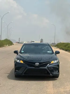Toyota Camry SE FWD (2.5L 4cyl 8AM) 2018 Black