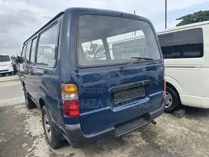 Toyota HiAce 2004 Blue