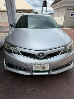 Toyota Camry SE 4dr Sedan (2.5L 4cyl 6A) 2013 Silver