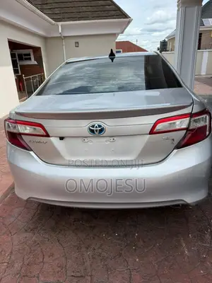Toyota Camry SE 4dr Sedan (2.5L 4cyl 6A) 2013 Silver