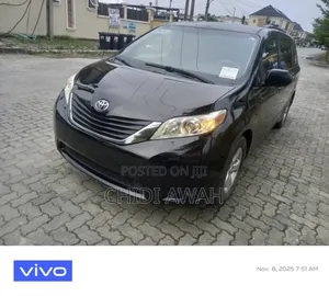 Toyota Sienna LE FWD 8-Passenger 2013 Black
