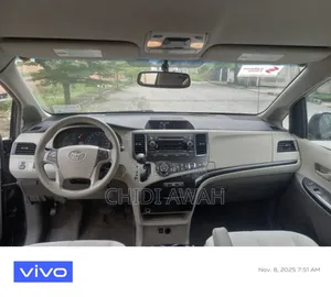 Toyota Sienna LE FWD 8-Passenger 2013 Black