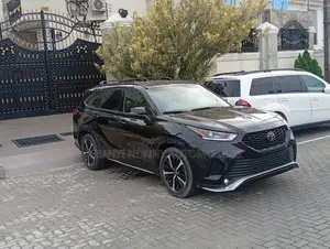 Toyota Highlander XSE 2021 Black