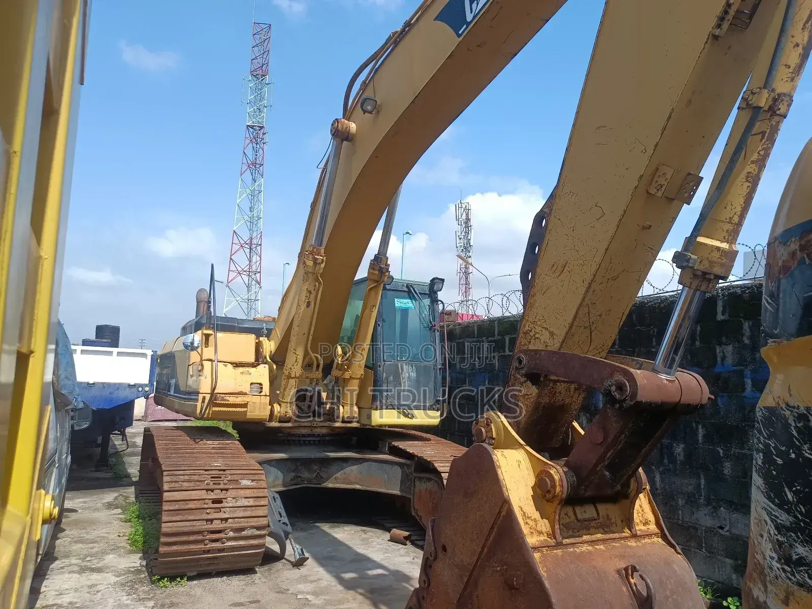 E-408 Caterpillar Excavator