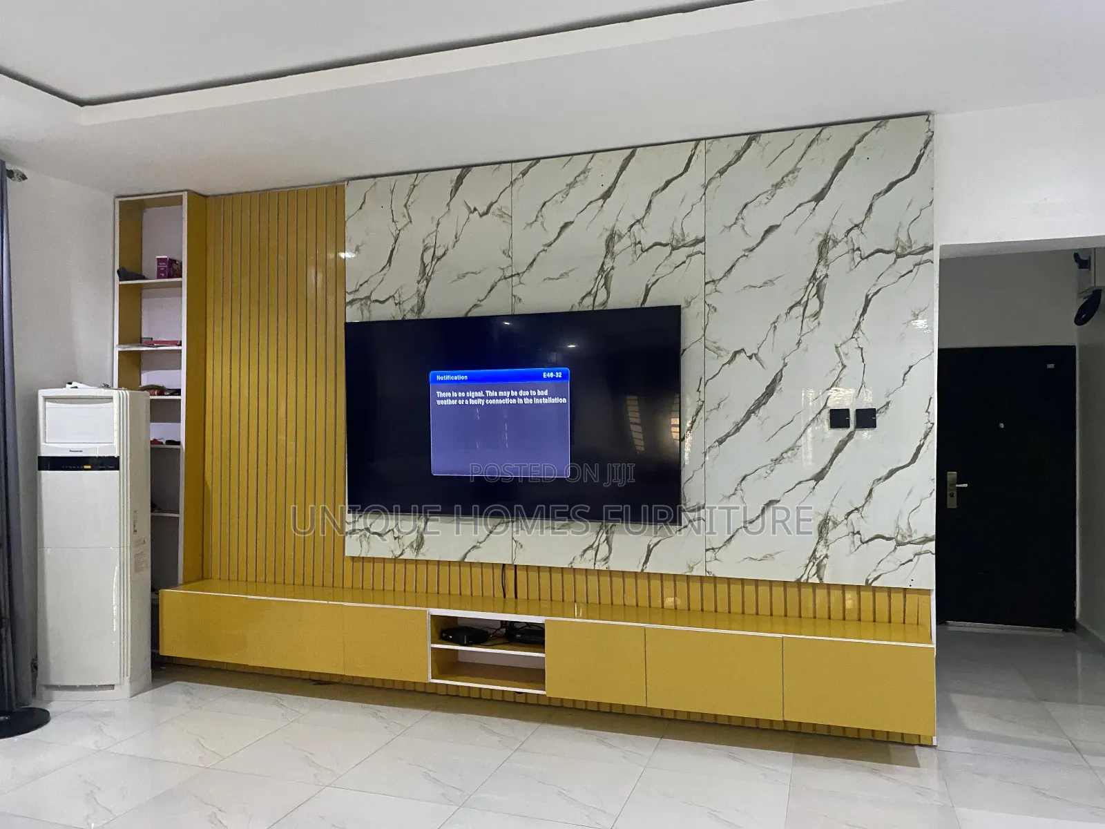 Acrilic Tv Console