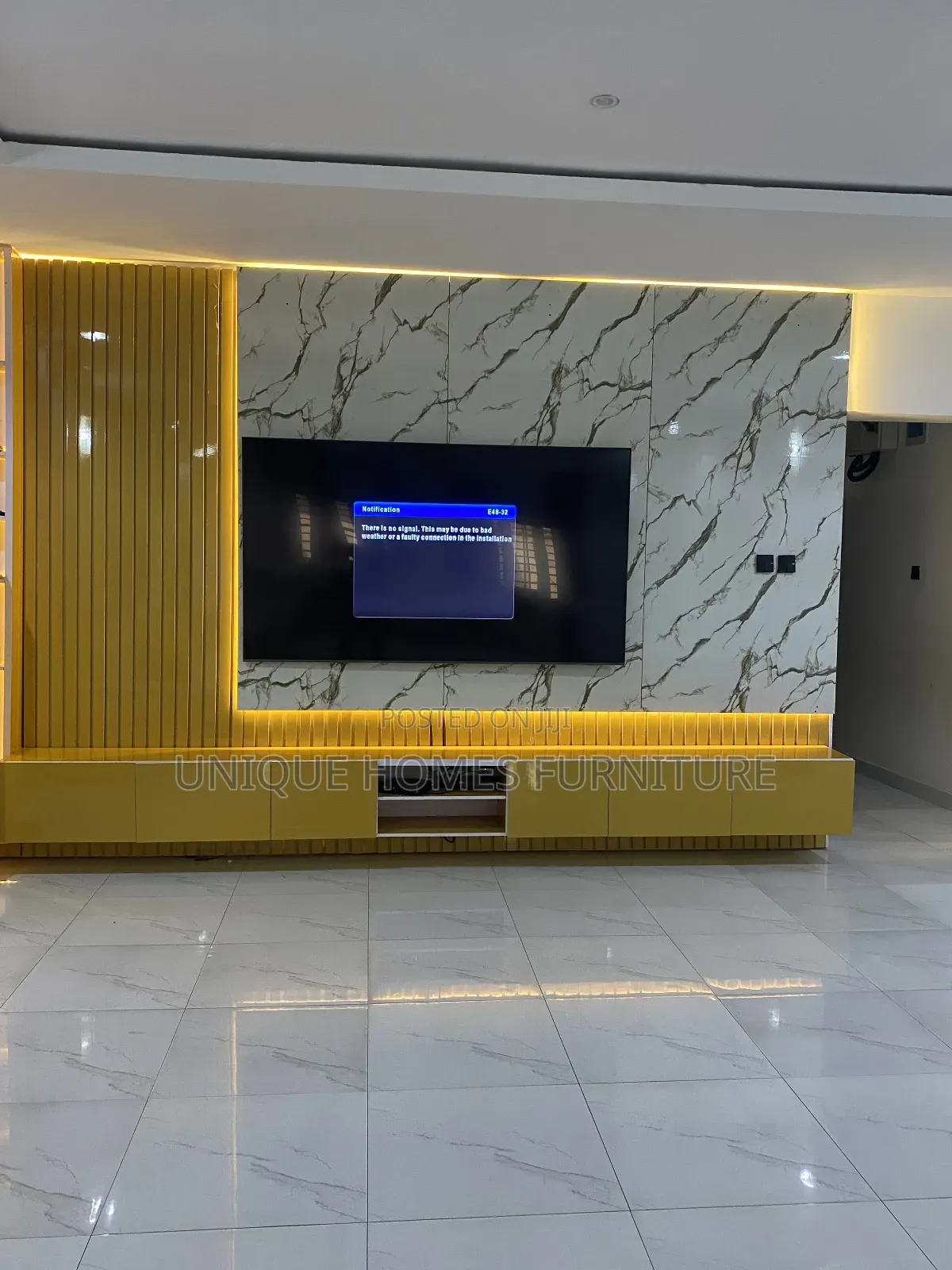 Acrilic Tv Console