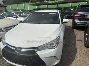 Toyota Camry LE 4dr Sedan (2.5L 4cyl 6A) 2016 White
