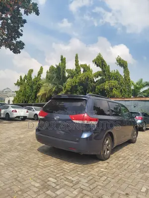 Toyota Sienna 2014 Blue