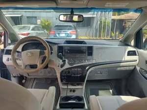 Toyota Sienna 2014 Blue