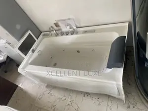 England Single Jacuzzi With A Tv. 5ft Long