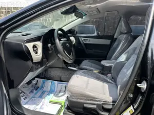 Toyota Corolla LE (1.8L 4cyl 2A) 2018 Black
