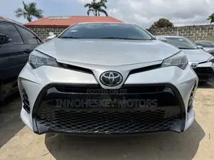 Toyota Corolla LE (1.8L 4cyl 2A) 2018 Silver