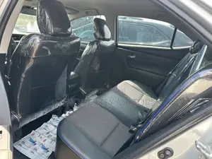 Toyota Corolla LE (1.8L 4cyl 2A) 2018 Silver