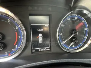 Toyota Corolla LE (1.8L 4cyl 2A) 2018 Silver