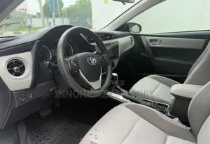 Toyota Corolla LE (1.8L 4cyl 2A) 2018 Silver
