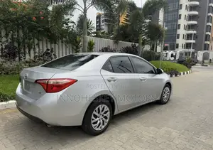 Toyota Corolla LE (1.8L 4cyl 2A) 2018 Silver