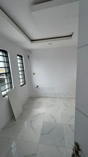 5bdrm House in Ago Palace Way for sale
