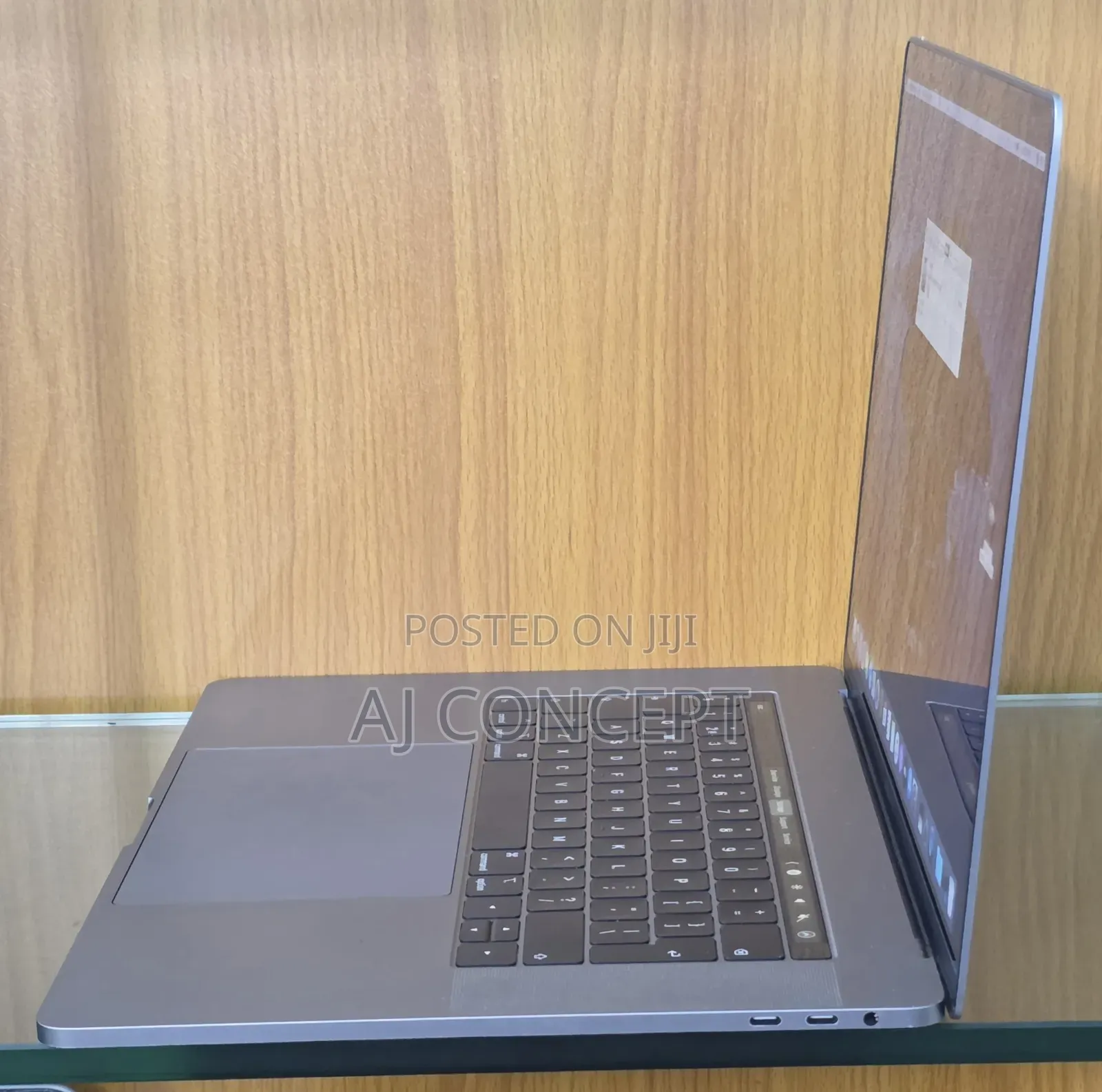 Laptop Apple MacBook Pro 2018 16GB Intel Core i7 SSD 250GB