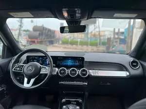 Mercedes-Benz GLB-Class 2021 White
