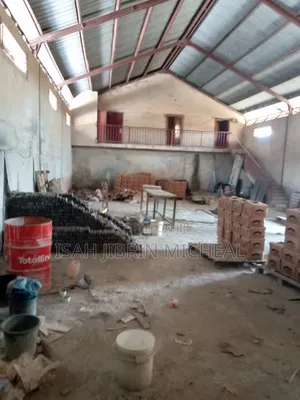 Concrete 300sqm Warehouse Along Deidei Expressway for Rent