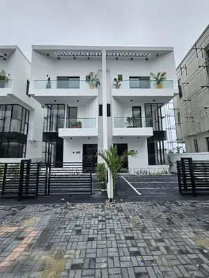 4bdrm Duplex in Orchid, Chevron for sale