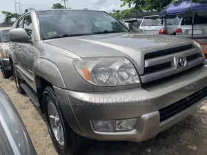 Toyota 4-Runner Limited V6 4x4 2005 Gold