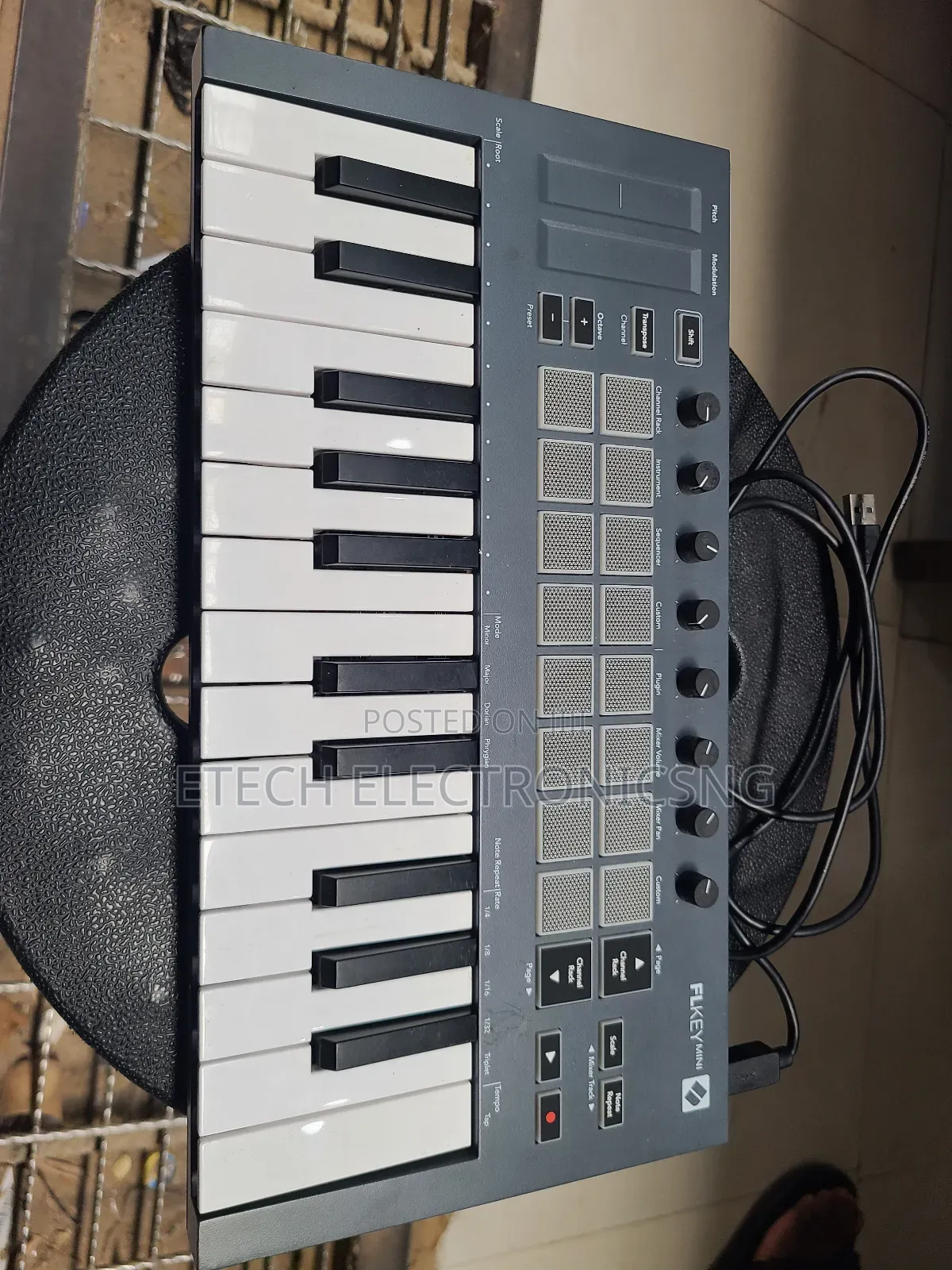 Novation Flkey Mini Studio Keyboard With Drum Pads