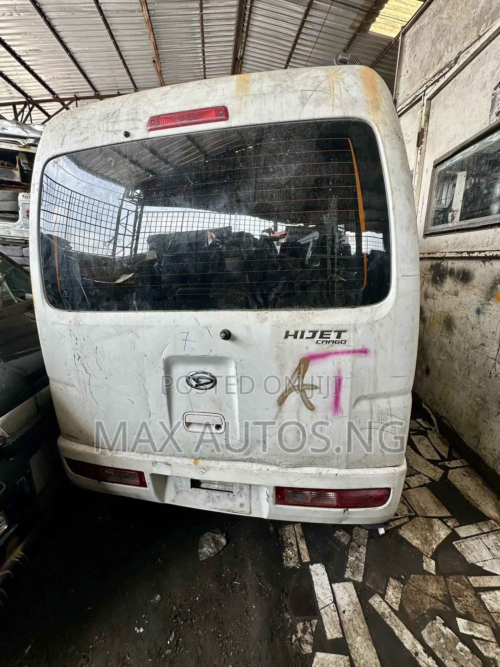 Daihatsu Hijet 2010 White